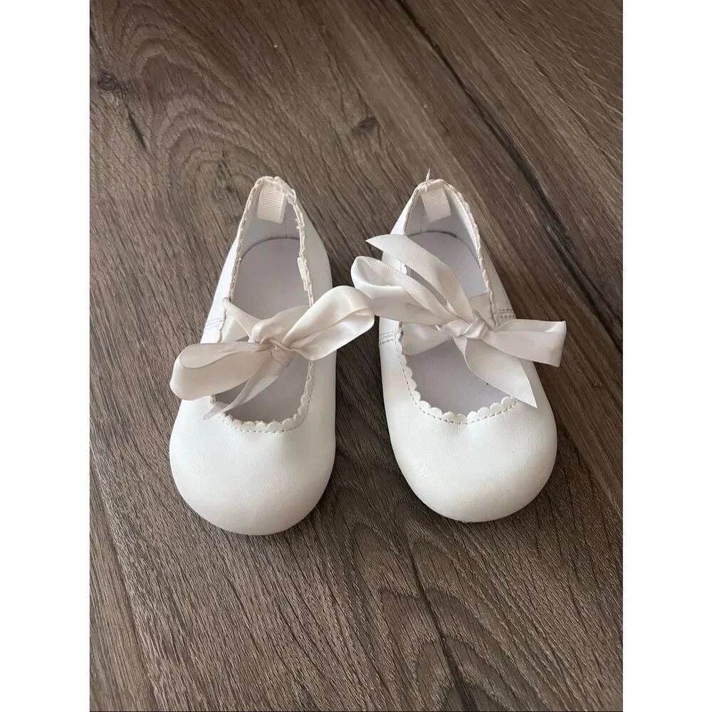 white baby Girl shoes size 5